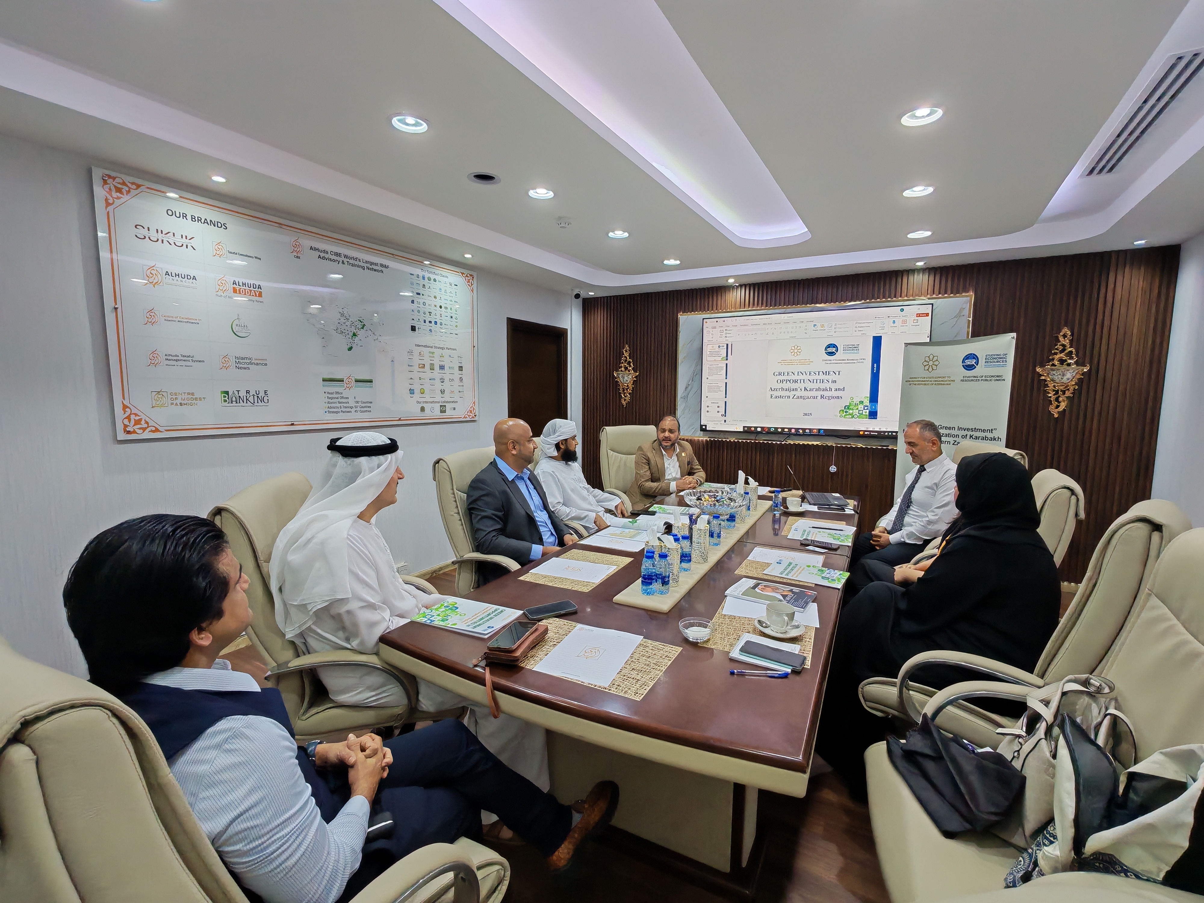 SER Dubayda investorlarla görüş keçirdi.